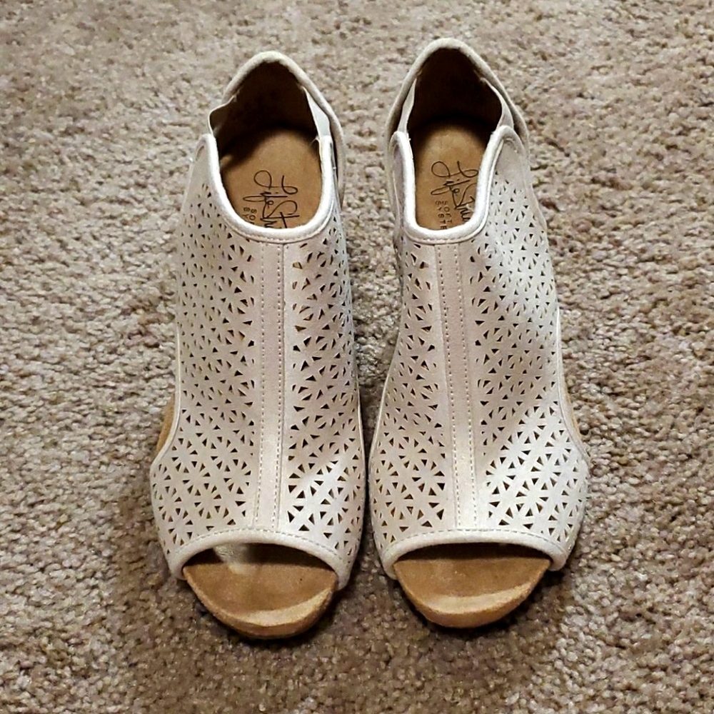 Cream Wedges